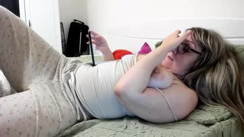 Snapshot of wetladyjoy chatting on 02/07/25, 08:31 Amy online show from 02/07/25, 08:31