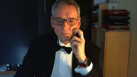 Snapshot of wetsuitedman chatting on 12/23/24, 01:24 Franz online show from 12/23/24, 01:24