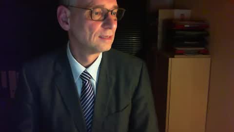 Snapshot of wetsuitedman chatting on 01/10/25, 05:56 Franz online show from 01/10/25, 05:56