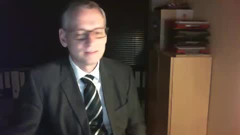 Snapshot of wetsuitedman chatting on 02/15/25, 06:33 Franz online show from 02/15/25, 06:33