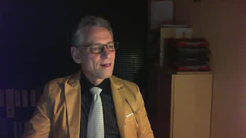 Snapshot of wetsuitedman chatting on 02/21/25, 05:31 Franz online show from 02/21/25, 05:31