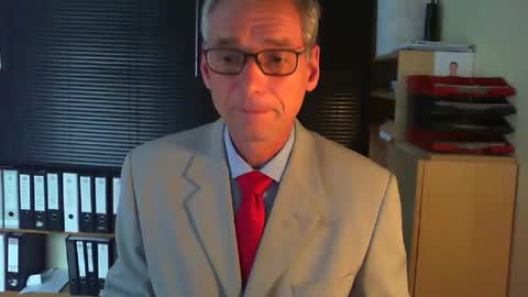 Snapshot of wetsuitedman chatting on 09/21/25, 12:29 Franz online show from 09/21/25, 12:29