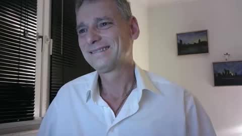 Snapshot of wetsuitedman chatting on 10/06/25, 10:29 Franz online show from 10/06/25, 10:29