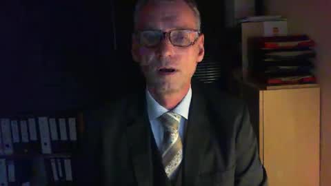 Snapshot of wetsuitedman chatting on 10/10/25, 04:39 Franz online show from 10/10/25, 04:39