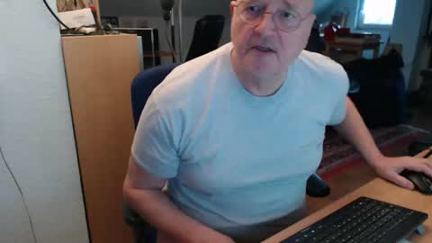 WeTwo online show from 11/16/25, 11:49