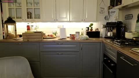 Snapshot of whats_her_name chatting on 01/19/25, 09:23 Victoria Maria online show from 01/19/25, 09:23