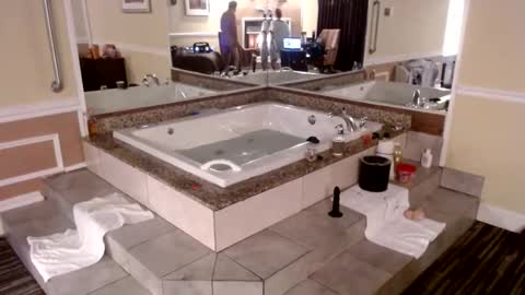 Snapshot of wheresmyqueenat chatting on 12/17/24, 04:12 wheresmyqueenat online show from 12/17/24, 04:12