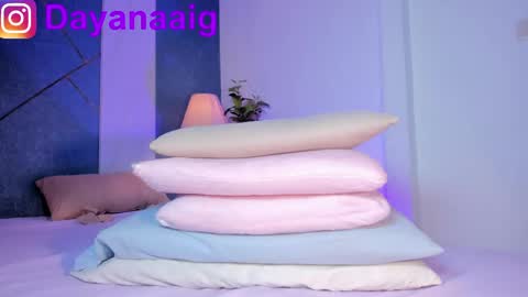 Snapshot of whiite_snow_ chatting on 05/21/26, 08:38 Sara online show from 05/21/26, 08:38
