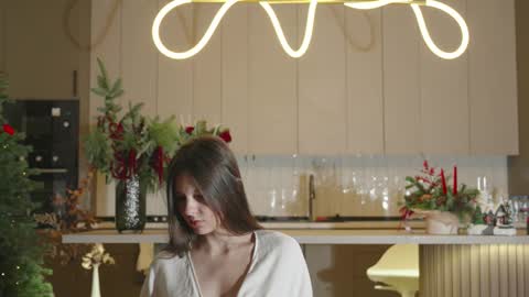 Naomi online show from 12/22/25, 02:19