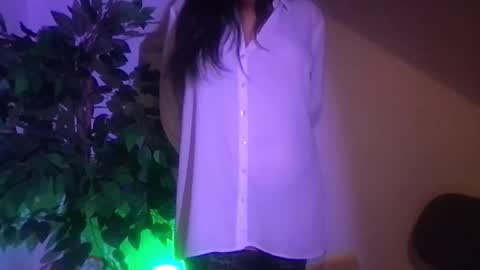 Snapshot of whisperingfire chatting on 10/28/25, 09:39 Mel online show from 10/28/25, 09:39