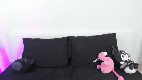 Snapshot of white_do11 chatting on 09/21/25, 01:18 Bella online show from 09/21/25, 01:18