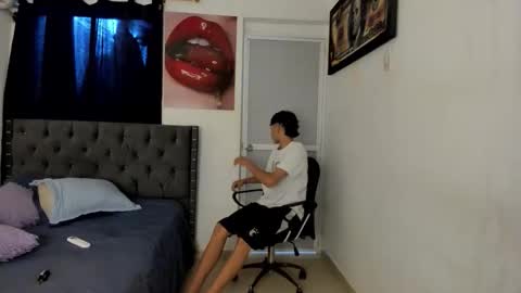 white online show from 04/18/26, 07:58