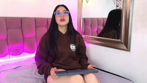 whitehott_ online show from 04/20/26, 08:32