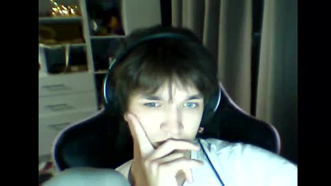 whitekingg online show from 12/16/25, 06:24