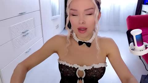 WhiteLaBunny online show from 02/08/26, 07:01