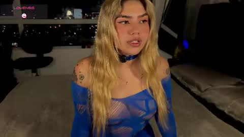 Snapshot of whites_emma chatting on 06/12/26, 01:59 EMMA online show from 06/12/26, 01:59