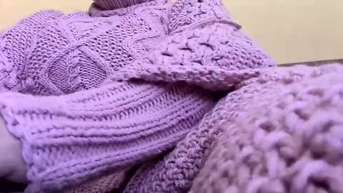 whitesweater online show from 03/25/26, 07:47