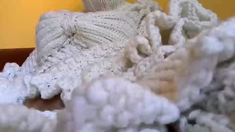 whitesweater online show from 06/10/26, 06:12