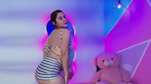 Snapshot of whitney_brown_ chatting on 02/12/26, 01:28 Whitney online show from 02/12/26, 01:28