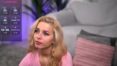 Snapshot of whitneyandrews chatting on 10/15/25, 04:23 whitneyandrews online show from 10/15/25, 04:23