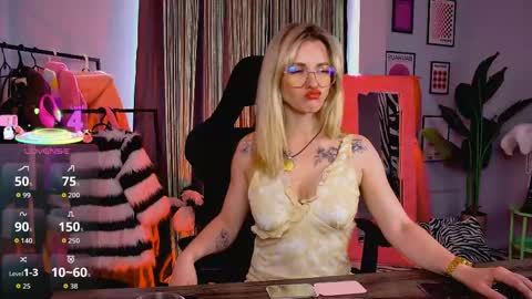 Snapshot of whitneypunnch chatting on 05/15/26, 11:28 whitneypunnch online show from 05/15/26, 11:28