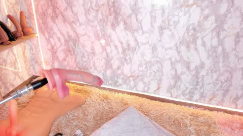 Snapshot of whitneyyfox chatting on 01/20/25, 11:21 whitneyyfox online show from 01/20/25, 11:21