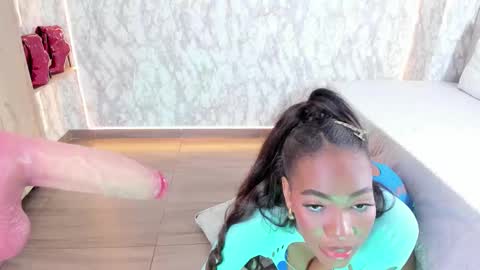 whitneyyfox online show from 12/03/25, 11:03