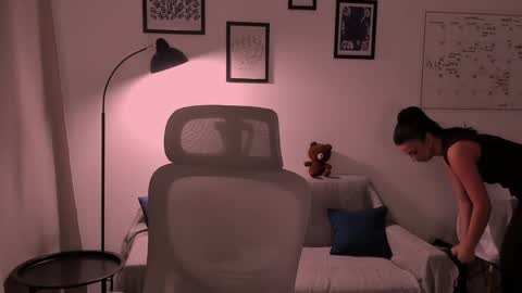 whoislulu online show from 04/22/26, 05:47