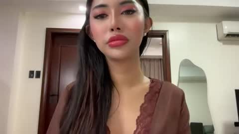 Snapshot of whoss_sofia chatting on 06/27/26, 04:56 Sofia online show from 06/27/26, 04:56