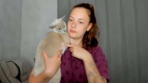 Veronica online show from 04/22/26, 07:37
