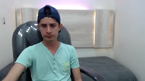 Snapshot of wickedboy_twink chatting on 01/22/25, 09:32 JAISON online show from 01/22/25, 09:32