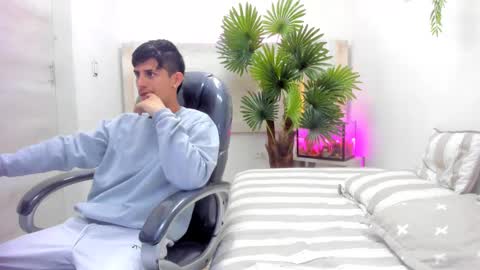 Snapshot of wickedboy_twink chatting on 10/24/25, 11:17 JAISON online show from 10/24/25, 11:17