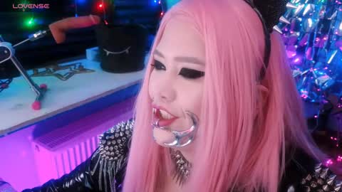 Laura  online show from 02/08/25, 05:29