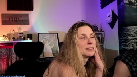 Snapshot of widthofapeach chatting on 02/06/25, 09:22 Gretchen Jimmy online show from 02/06/25, 09:22