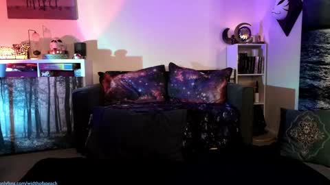 Snapshot of widthofapeach chatting on 02/24/25, 01:57 Gretchen Jimmy online show from 02/24/25, 01:57