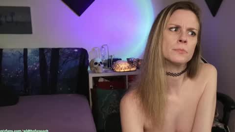 Snapshot of widthofapeach chatting on 10/04/25, 05:27 Gretchen Jimmy online show from 10/04/25, 05:27