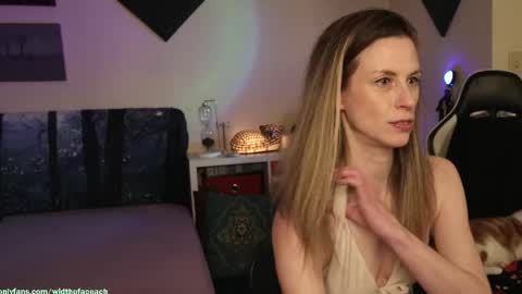 Snapshot of widthofapeach chatting on 11/14/25, 01:37 Gretchen Jimmy online show from 11/14/25, 01:37