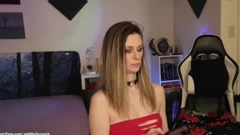 Snapshot of widthofapeach chatting on 12/15/25, 12:26 Gretchen Jimmy online show from 12/15/25, 12:26