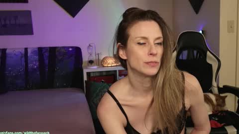 Snapshot of widthofapeach chatting on 01/17/26, 04:50 Gretchen Jimmy online show from 01/17/26, 04:50