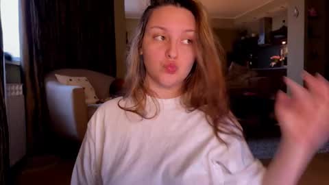 Snapshot of wievin chatting on 10/19/25, 12:28 VI online show from 10/19/25, 12:28