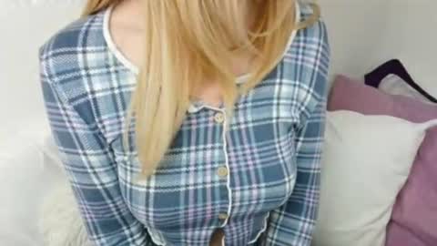Snapshot of wild_seduction chatting on 06/20/26, 05:54 Ella online show from 06/20/26, 05:54