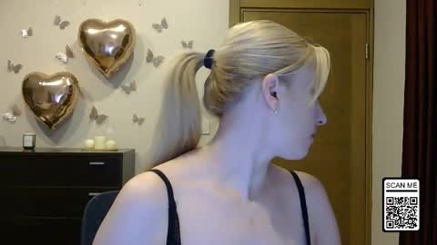 Snapshot of wild_silk_desire chatting on 05/16/26, 06:07 Alina online show from 05/16/26, 06:07