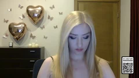 Snapshot of wild_silk_desire chatting on 05/17/26, 06:04 Alina online show from 05/17/26, 06:04
