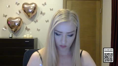 Snapshot of wild_silk_desire chatting on 06/03/26, 03:39 Alina online show from 06/03/26, 03:39