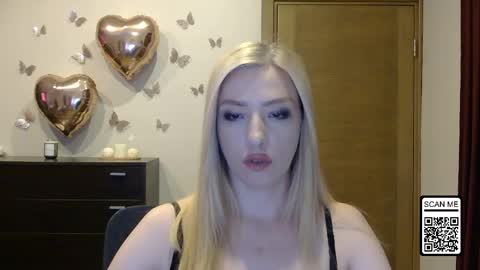 Snapshot of wild_silk_desire chatting on 06/08/26, 03:23 Alina online show from 06/08/26, 03:23
