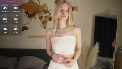 Ava online show from 03/06/25, 09:36