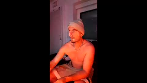 Snapshot of wildbadsecret chatting on 12/17/25, 01:00 Freaky online show from 12/17/25, 01:00