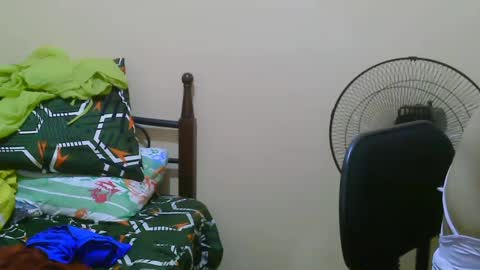 Snapshot of wildcamille chatting on 01/24/25, 12:41 camille online show from 01/24/25, 12:41