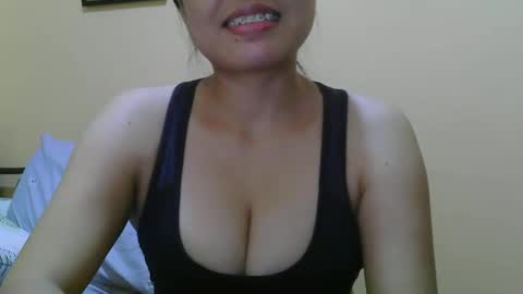 Snapshot of wildcamille chatting on 02/15/25, 05:19 camille online show from 02/15/25, 05:19
