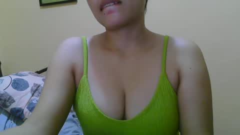 Snapshot of wildcamille chatting on 02/27/25, 06:40 camille online show from 02/27/25, 06:40